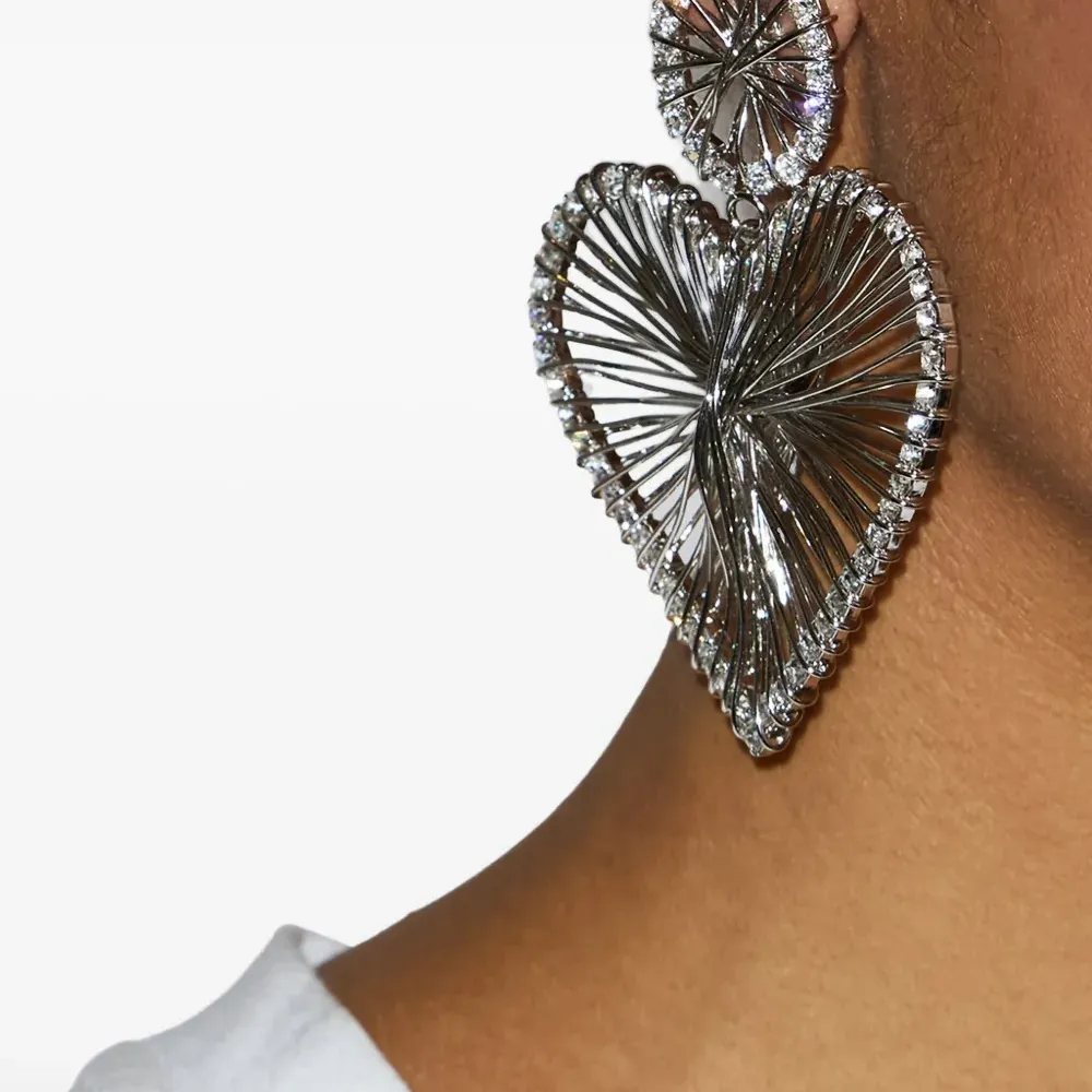 Серьги в форме сердца с кристаллами