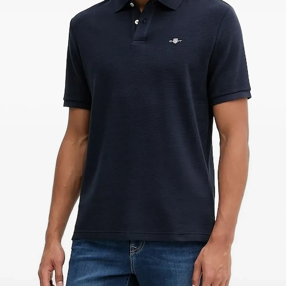 Рубашка поло с вышитым логотипом