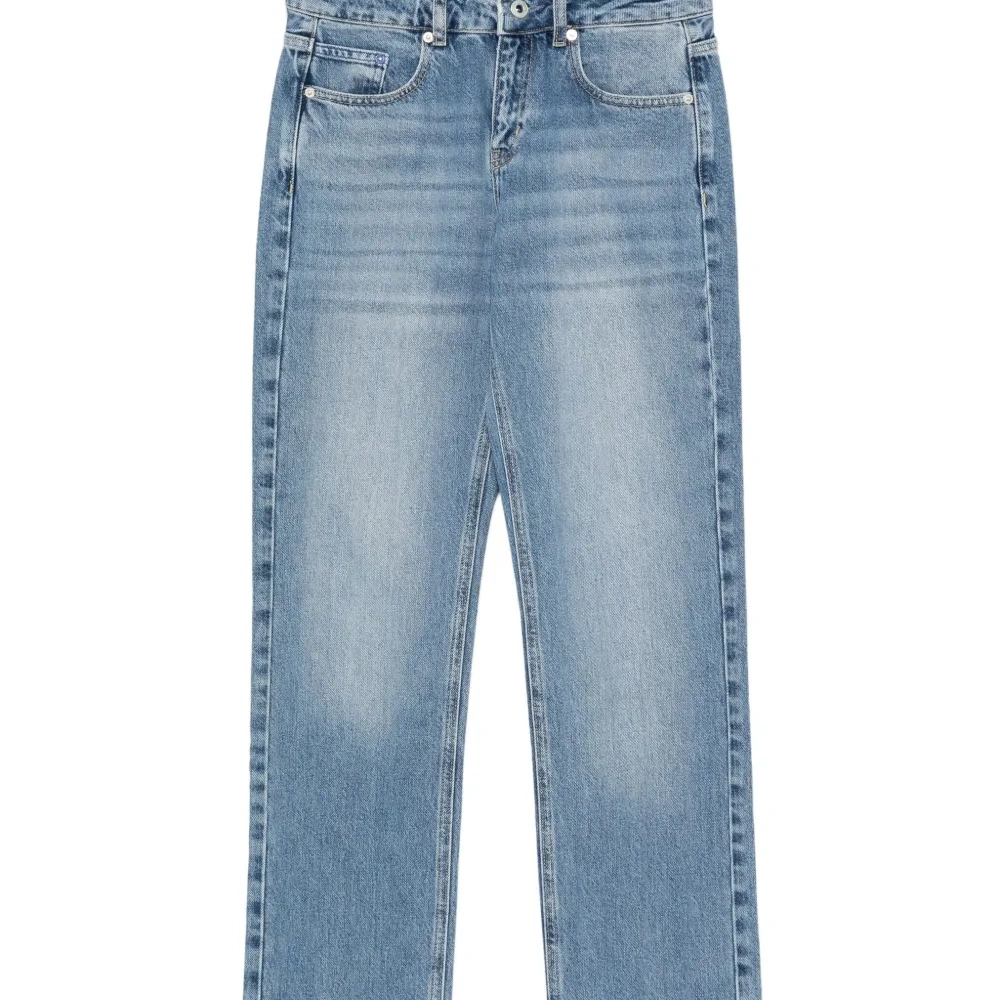 Прямые джинсы