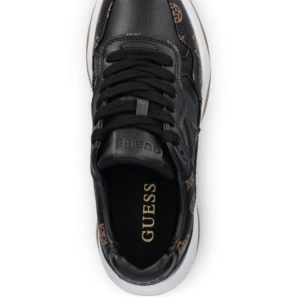 Массивные кроссовки с логотипом