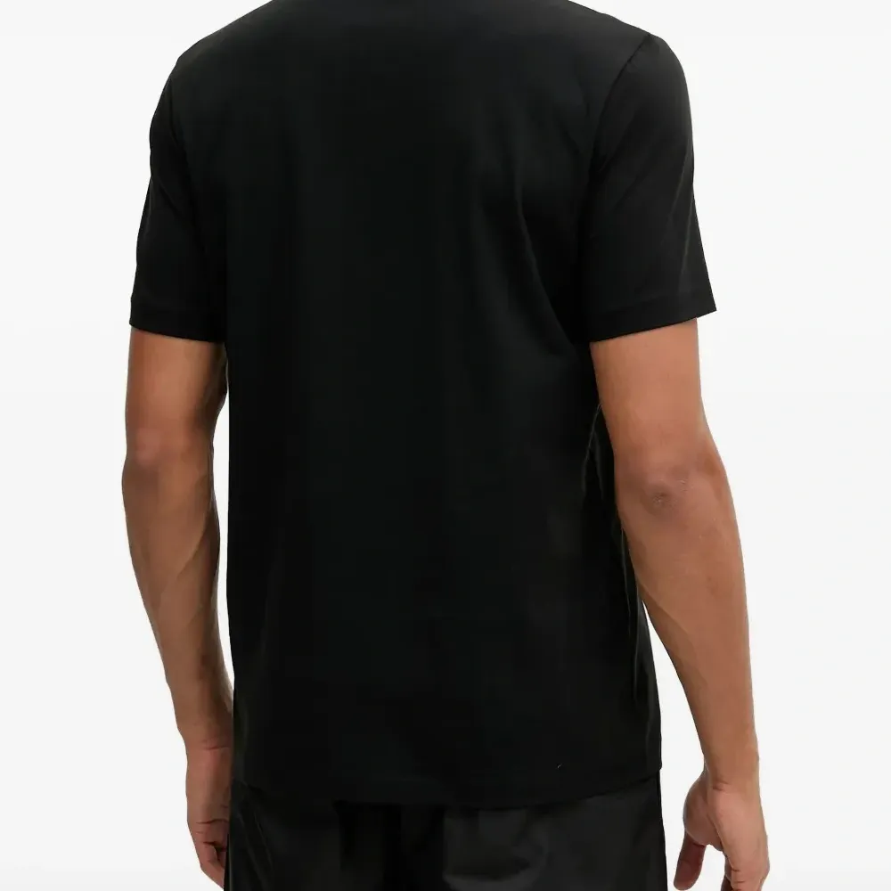 Футболка с логотипом