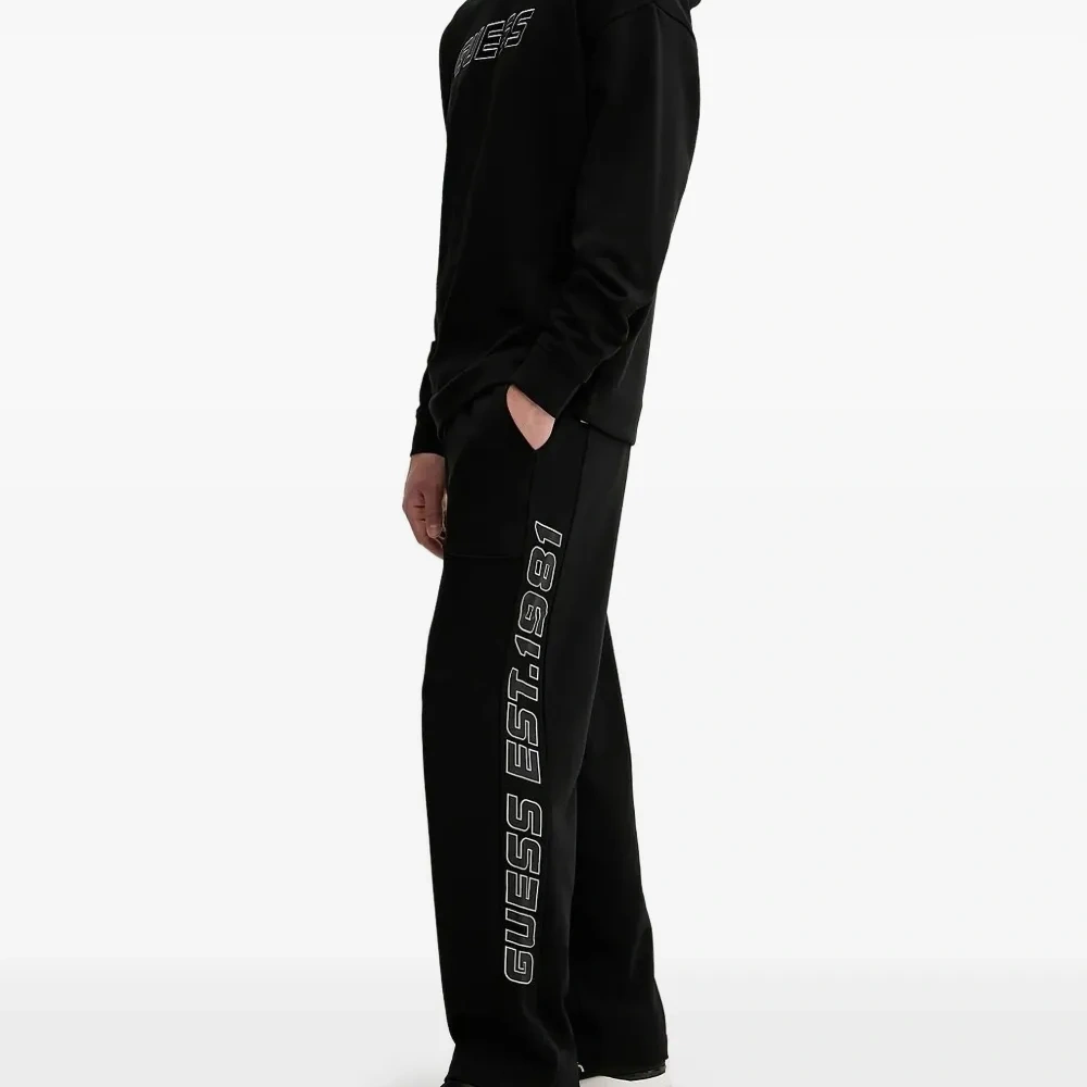 Худи с вышитым логотипом