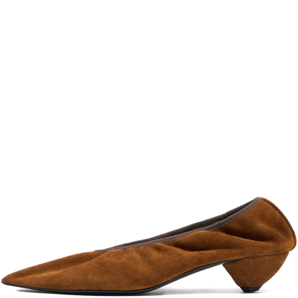 Туфли-лодочки из замши с заострённым носком