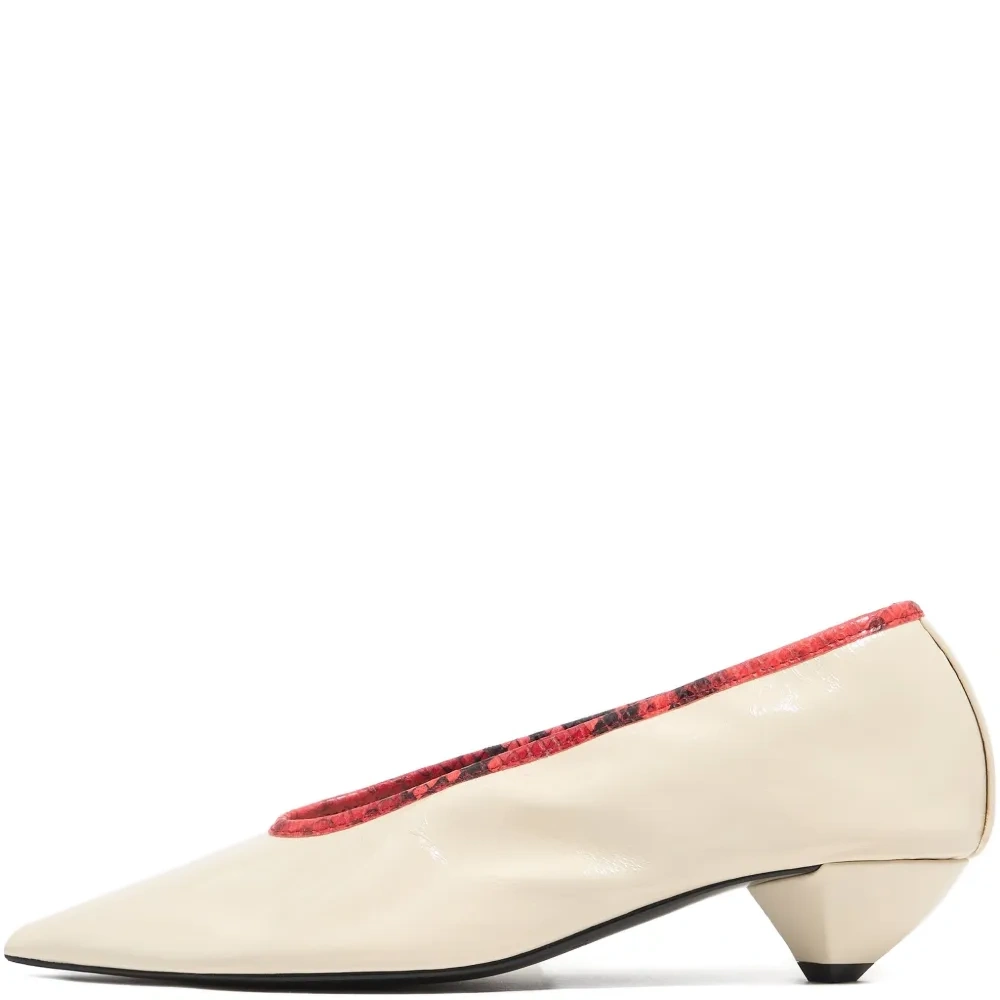 Туфли с заостренным носком