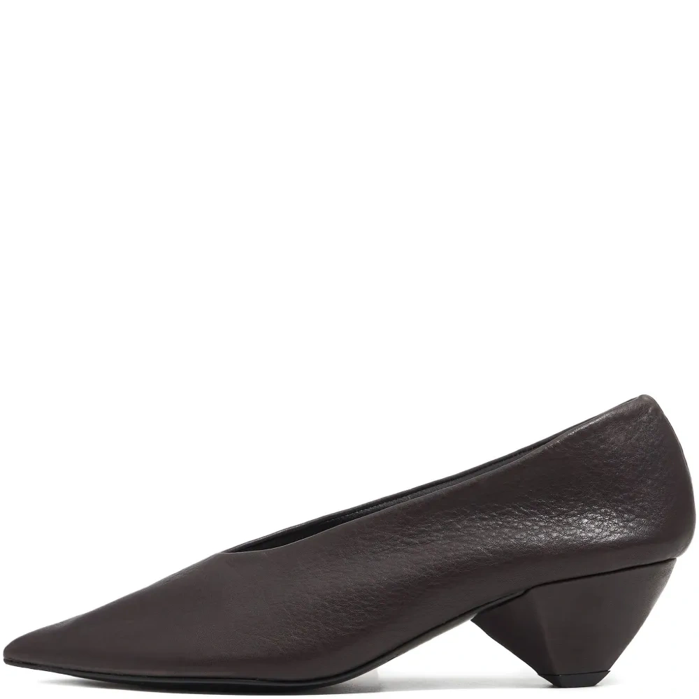 Туфли с заостренным носком