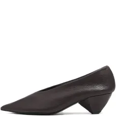 Туфли с заостренным носком