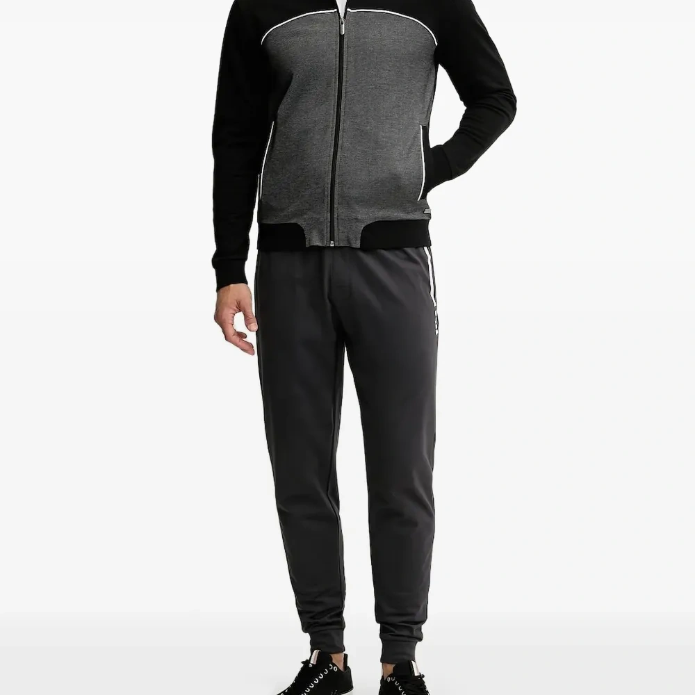 Свитер на молнии