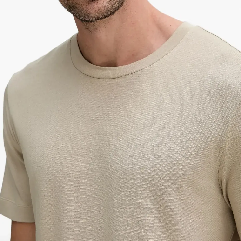 Футболка с круглым вырезом и короткими рукавами