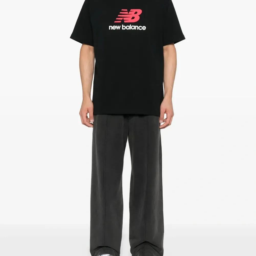 Футболка с логотипом