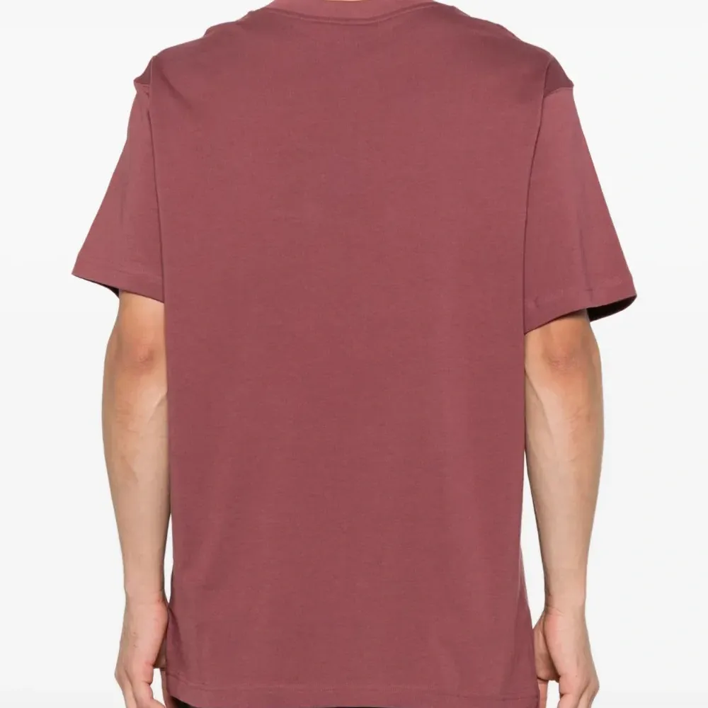 Футболка с вышитым логотипом