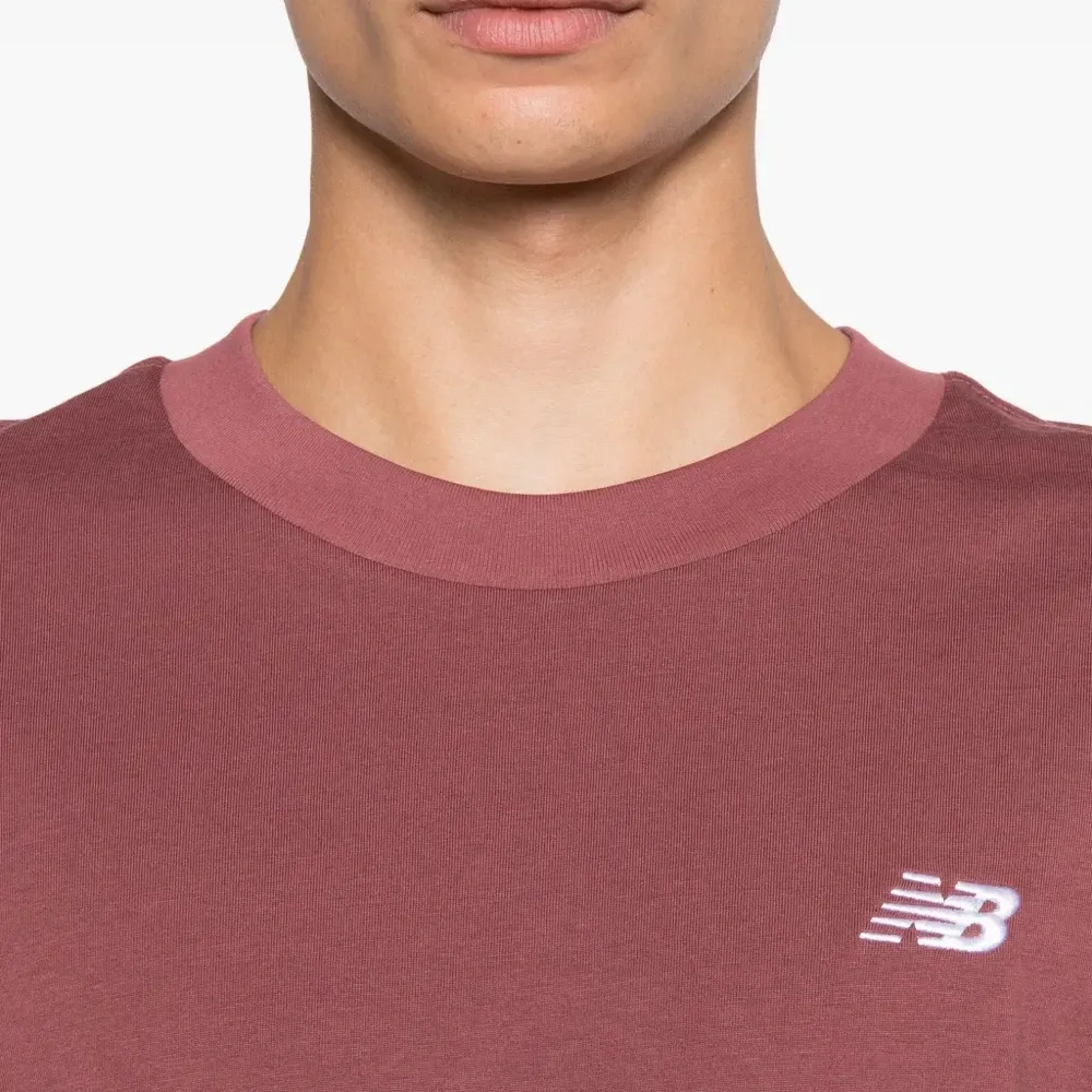 Футболка с вышитым логотипом