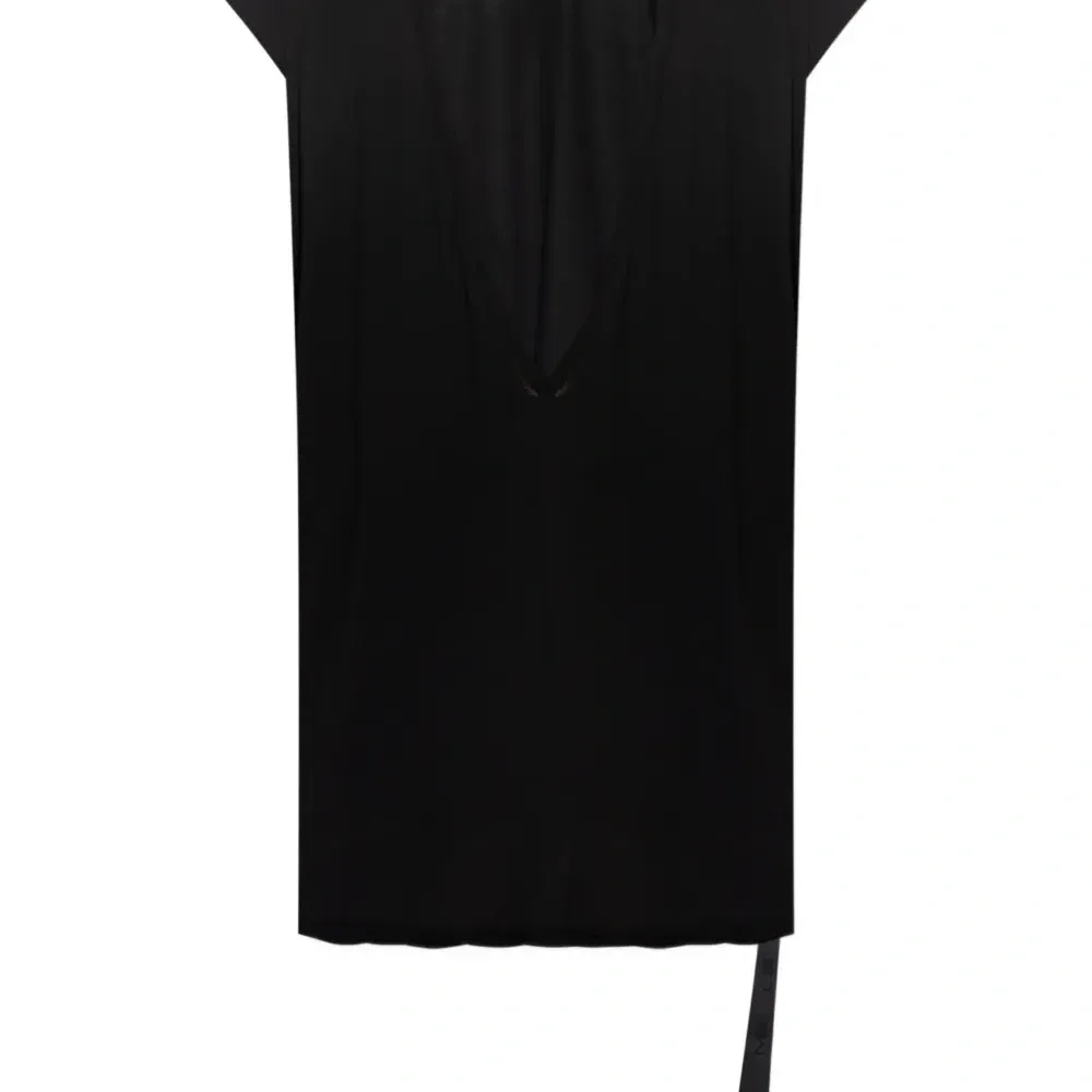 Топ с глубоким V-образным вырезом