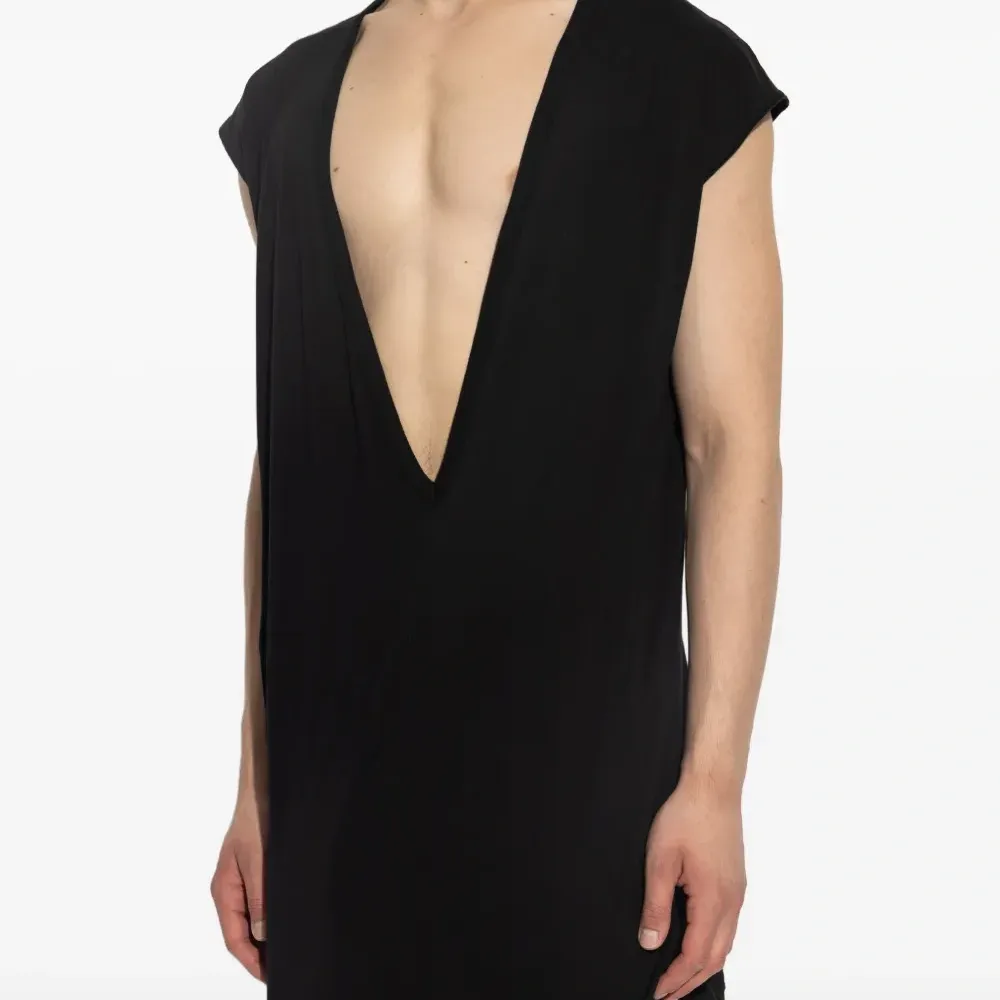 Топ с глубоким V-образным вырезом