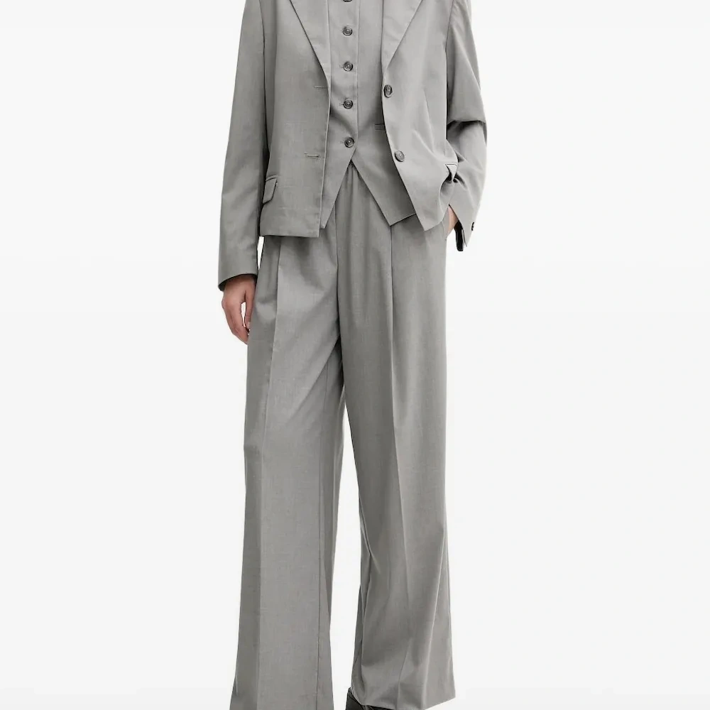 Топ на пуговицах