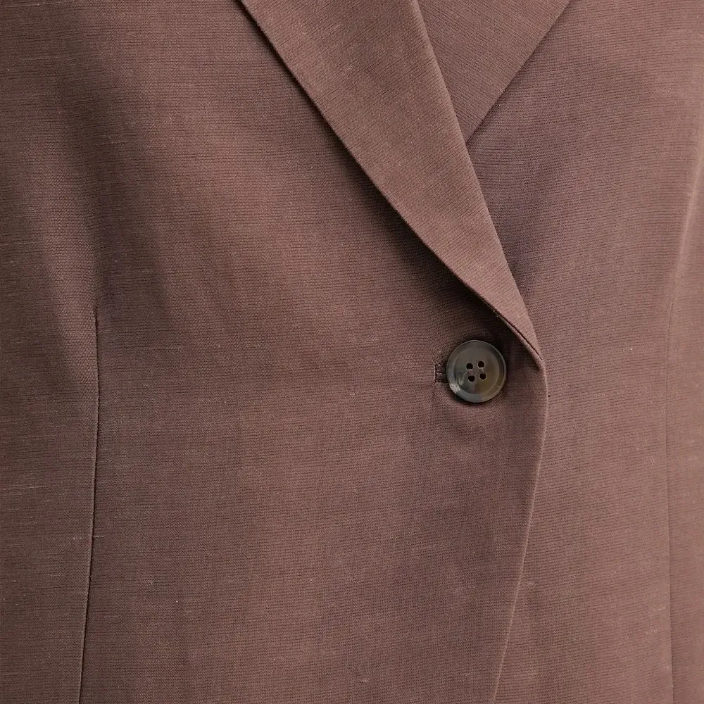 Блейзер без рукавов с объемными плечами Блейзер без рукавов с объемными плечами