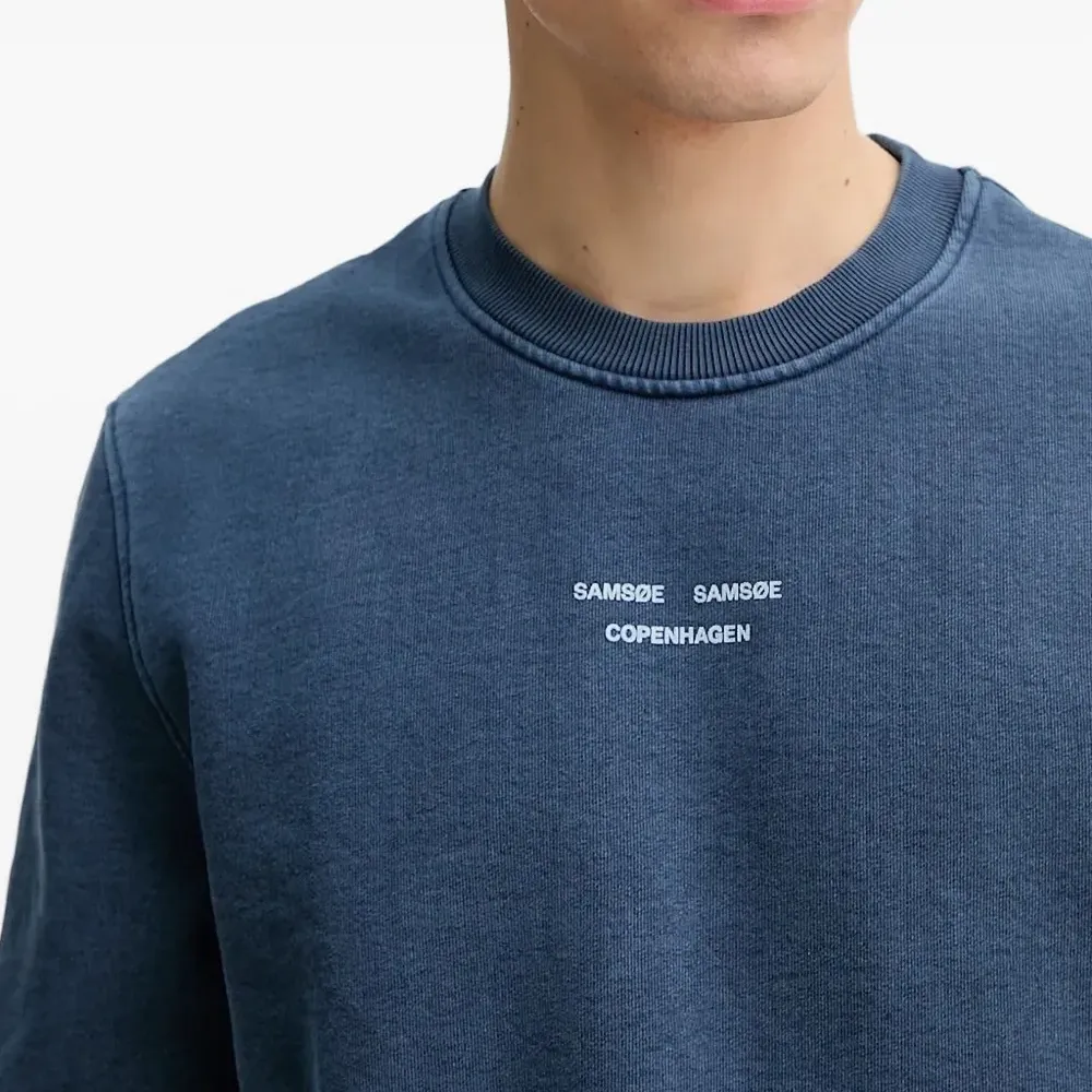 Толстовка с круглым вырезом и логотипом