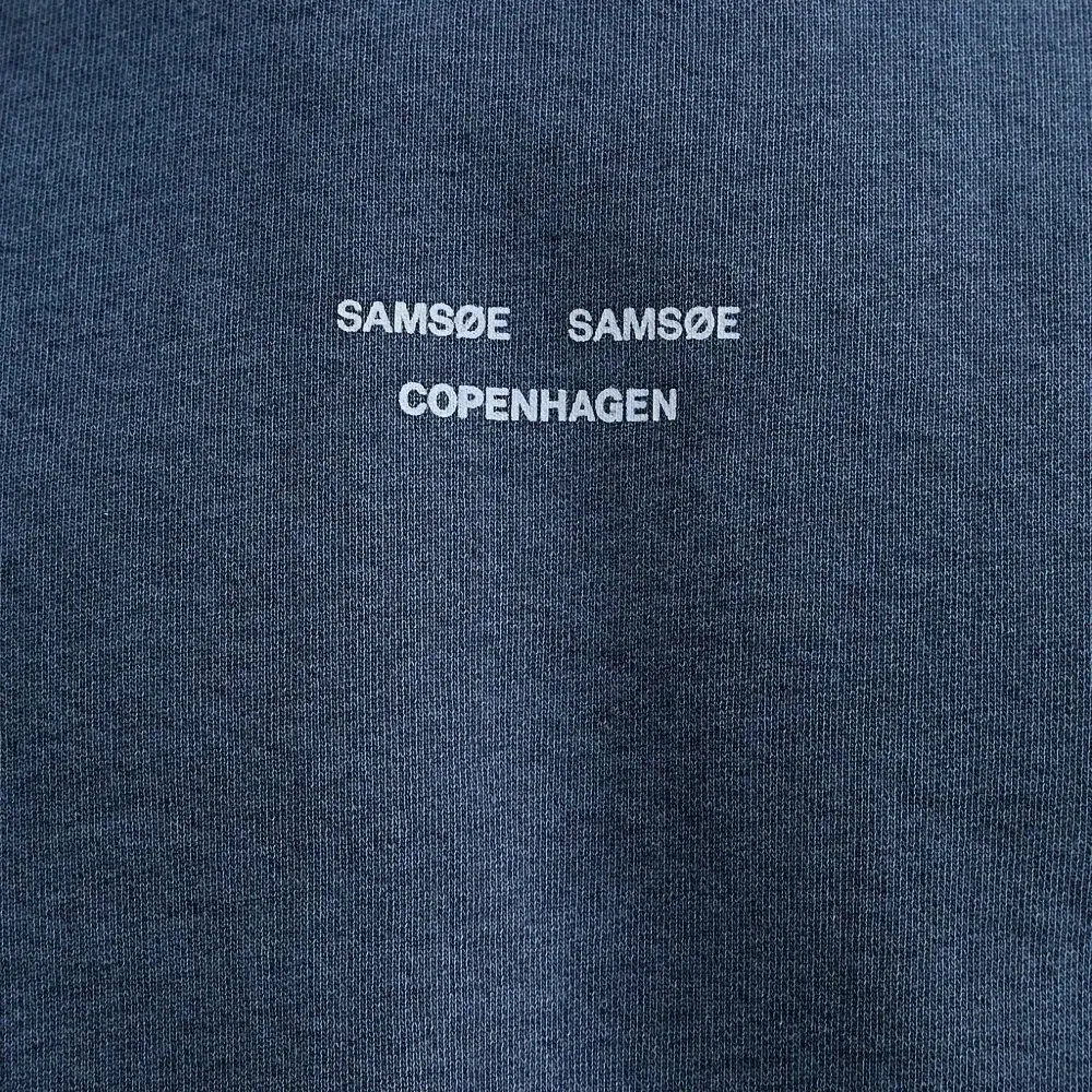 Толстовка с круглым вырезом и логотипом