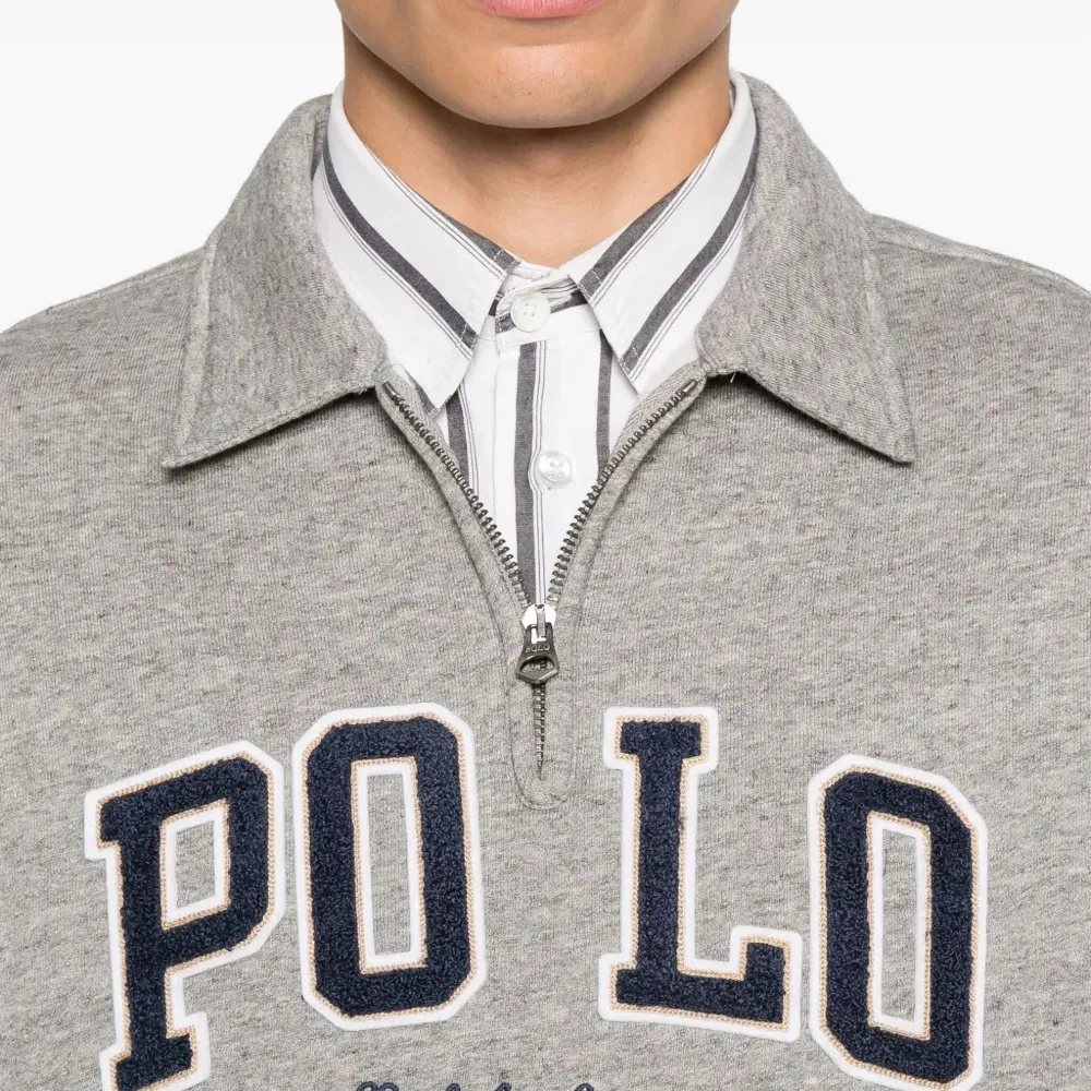 Толстовка с воротником поло и карманом-муфтой