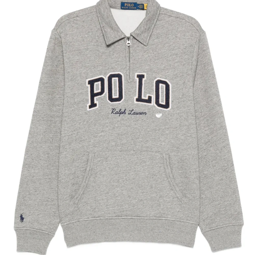 Толстовка с воротником поло и карманом-муфтой