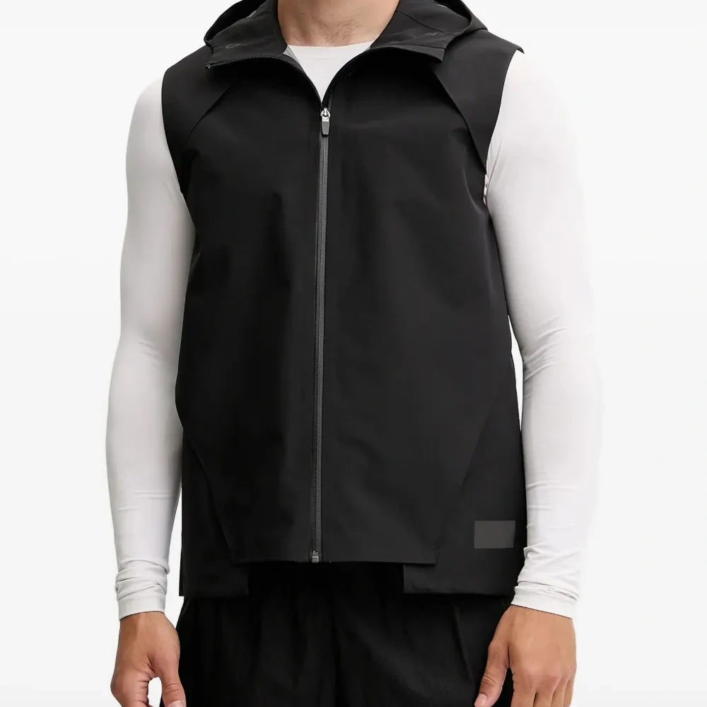 Жилет на молнии с капюшоном из коллаборации с Heliot Emil