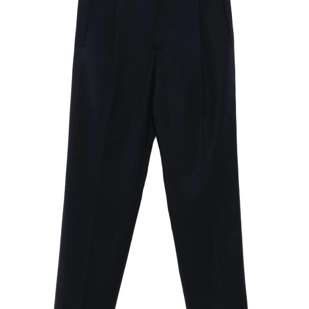 Зауженные брюки со складками