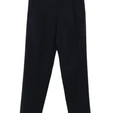 Зауженные брюки со складками