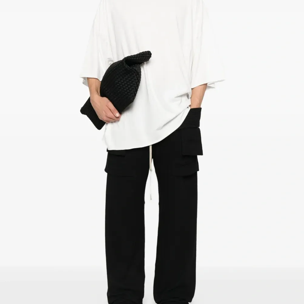 Футболка с приспущенным подолом