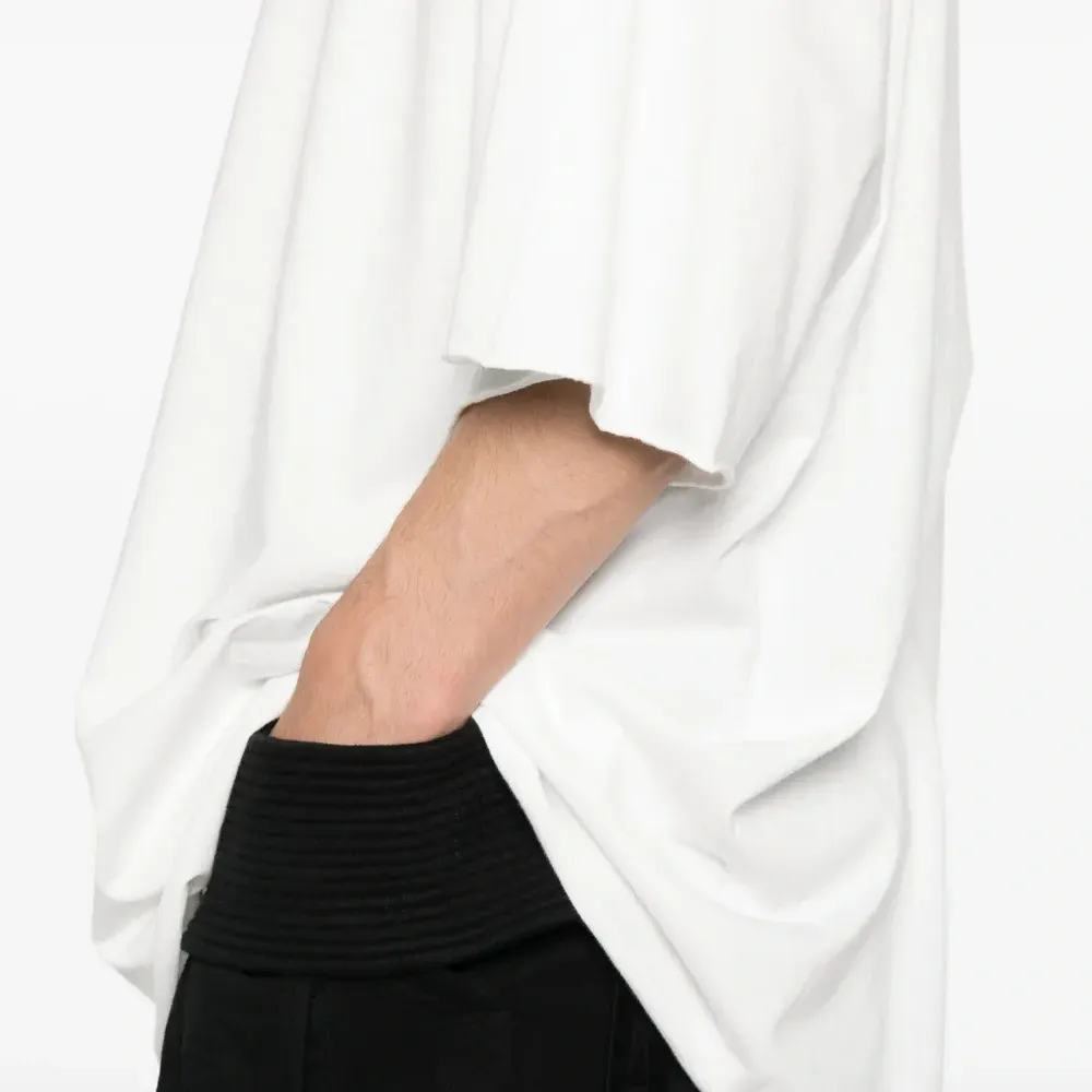 Футболка с приспущенным подолом