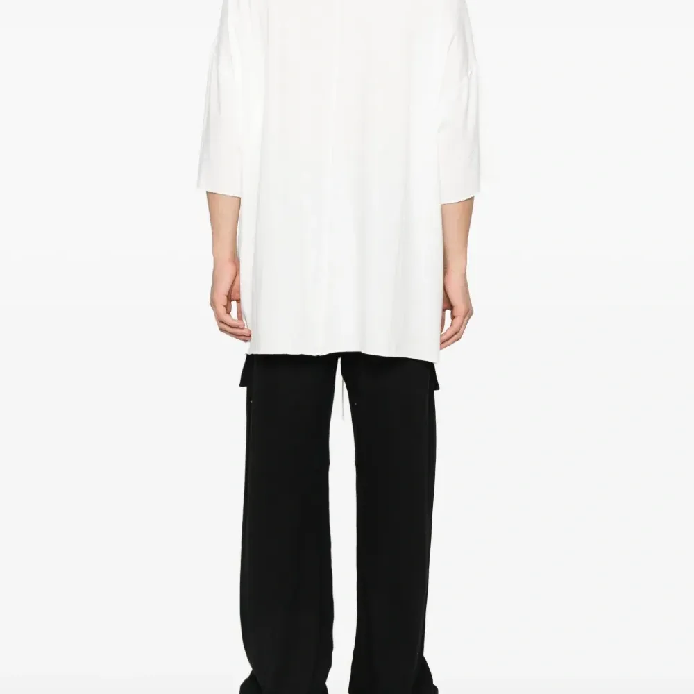 Футболка с приспущенным подолом