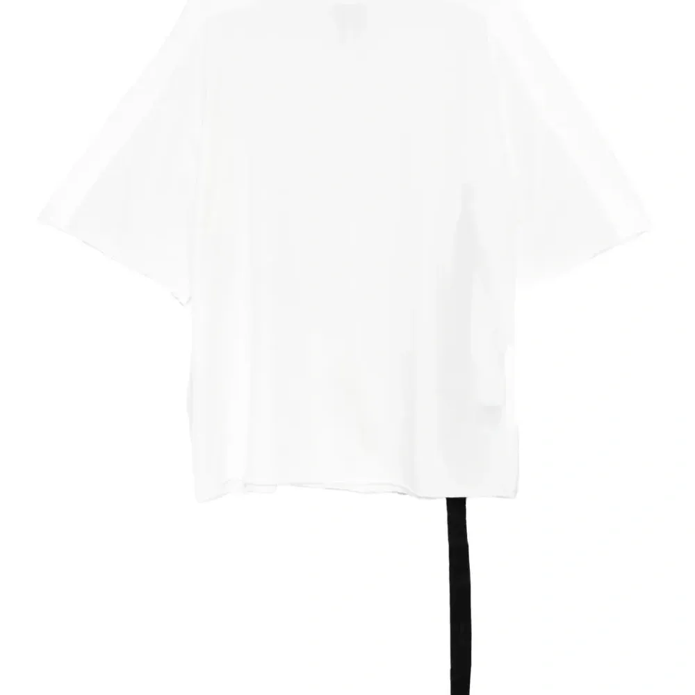 Футболка с приспущенным подолом