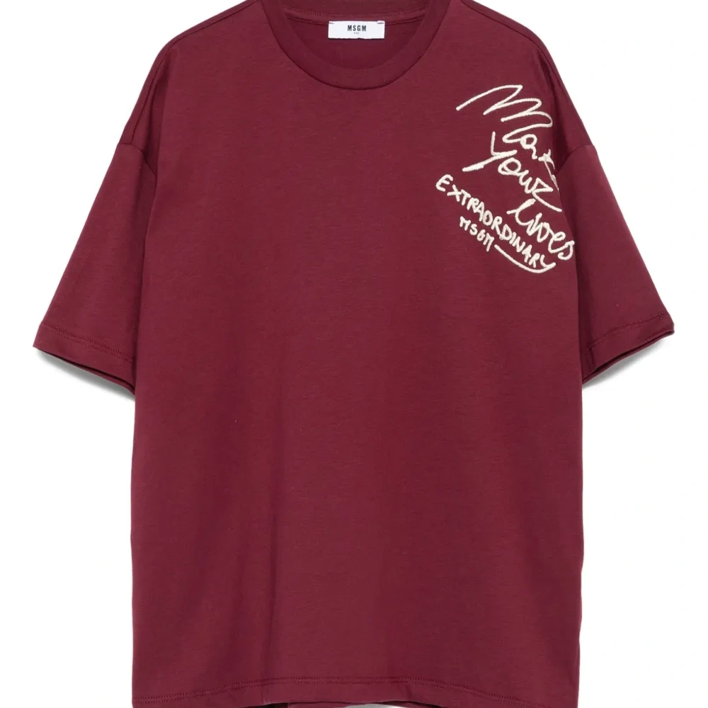 Футболка с вышивкой