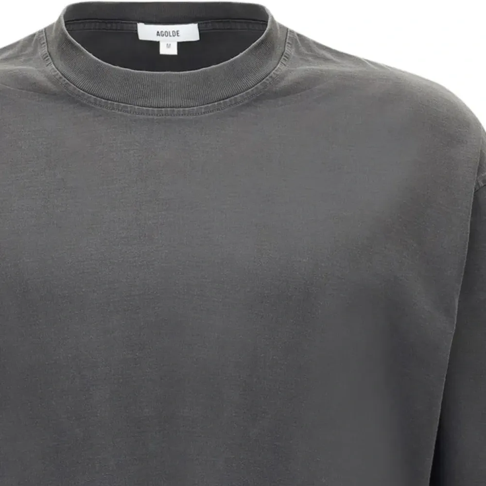 Футболка с приспущенными плечами