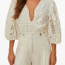 Боди с отделкой люверсами и пышными рукавами