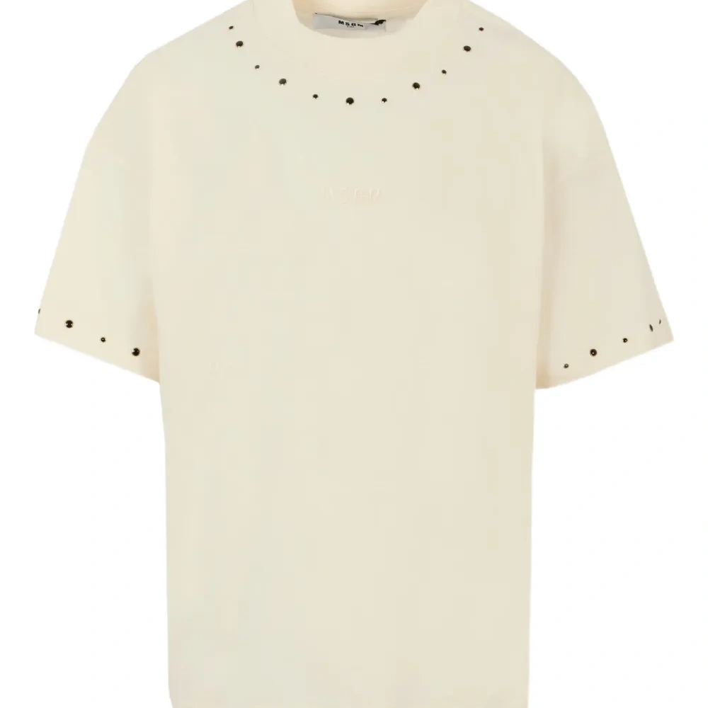 Футболка с заклепками