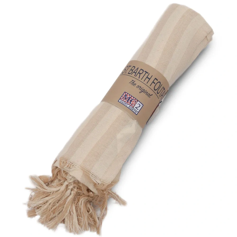 Полосатое пляжное полотенце с бахромой