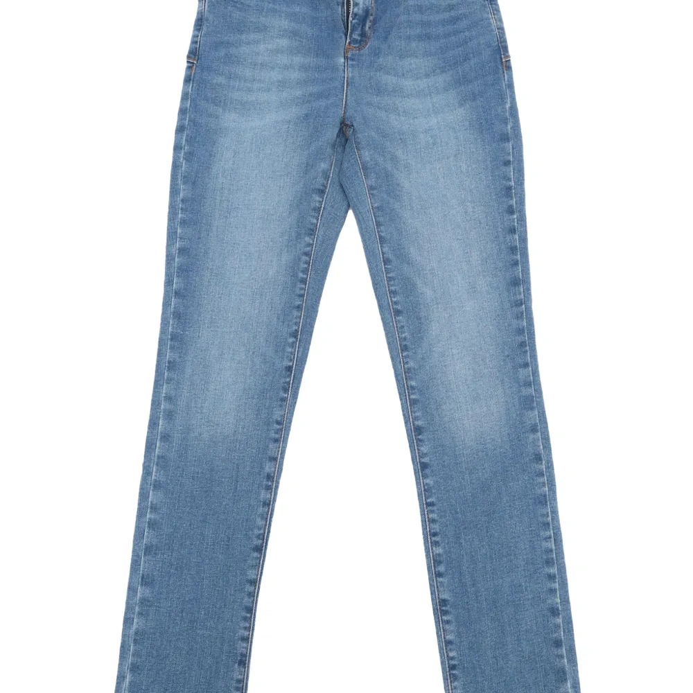 Джинсы с эффектом потертости