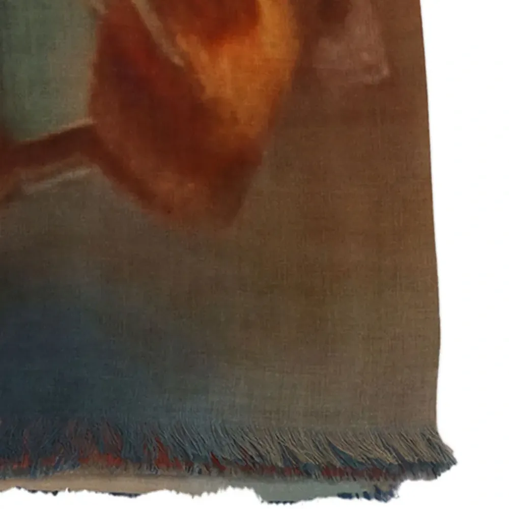 Шарф Perla с абстрактным принтом и бахромой