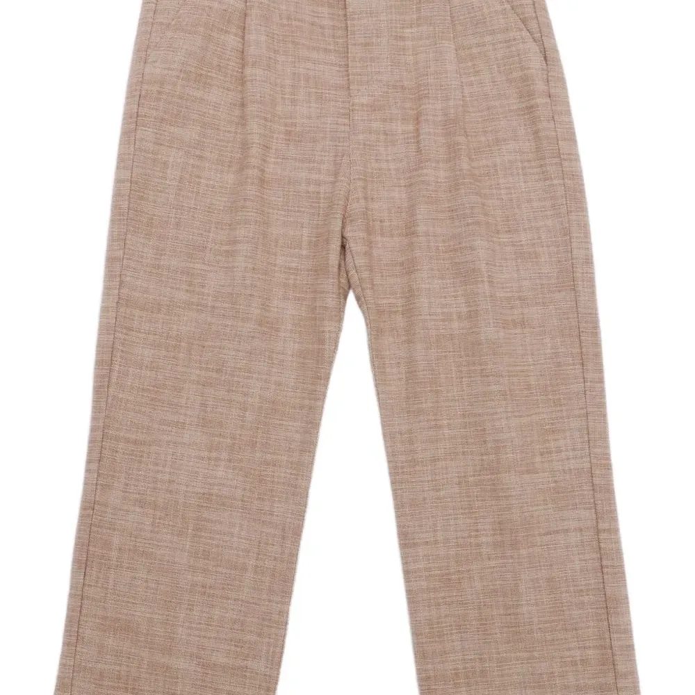 Брюки с карманами и складками