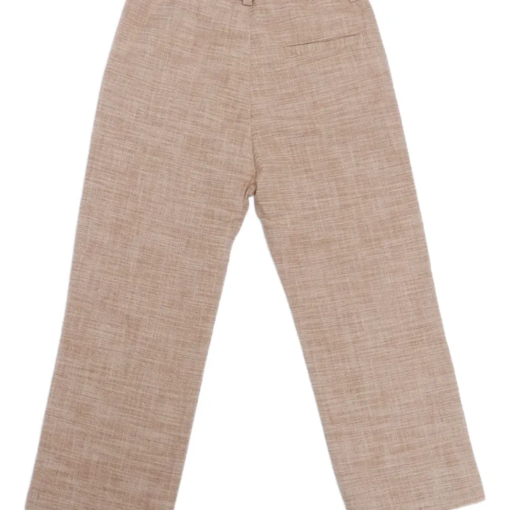 Брюки с карманами и складками