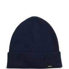 Шерстяная шапка бини в рубчик