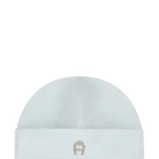 Шапка с вышитым логотипом