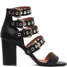 Босоножки с люверсами и пряжками