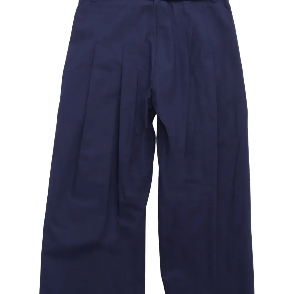 Брюки со складками и поясом