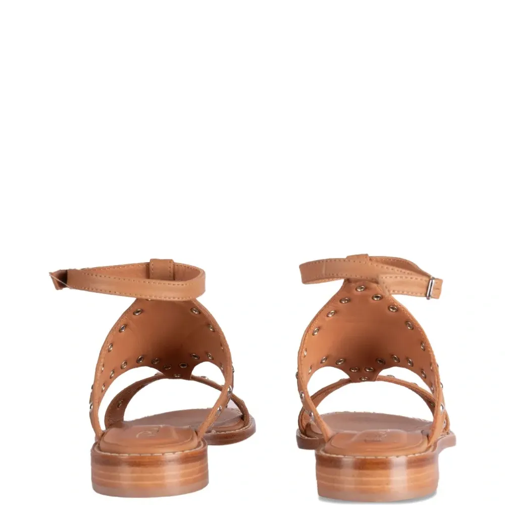 Сандалии с ремешком на щиколотке и заклепками