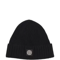Вязаная шапка с нашивкой-логотипом