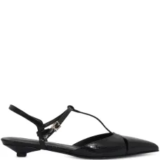 Туфли с заостренным носком и ремешком на пятке