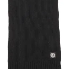 Шарф в рубчик с нашивкой-логотипом