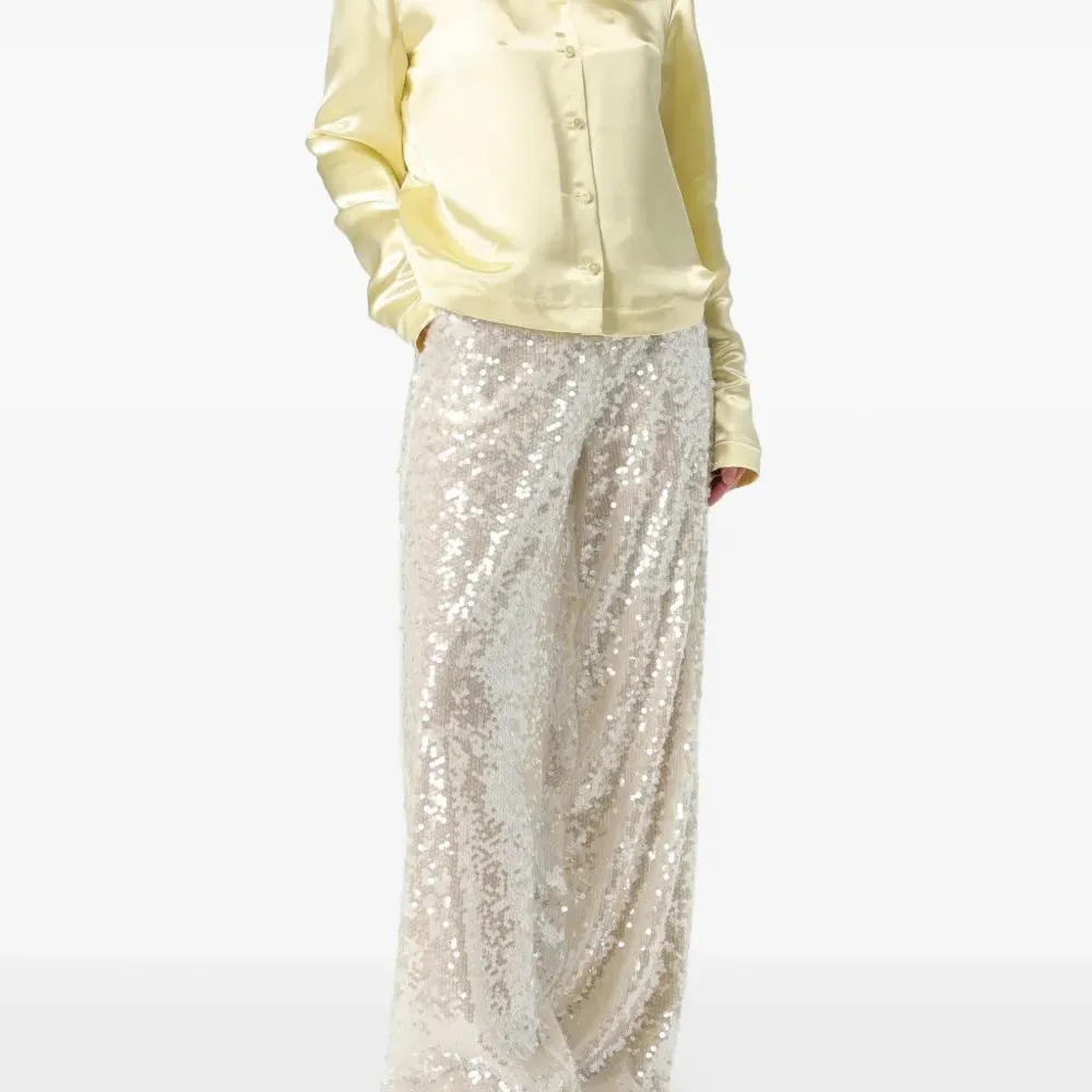 Атласная рубашка с длинными рукавами