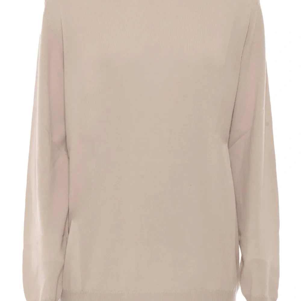 Свитер с круглым вырезом