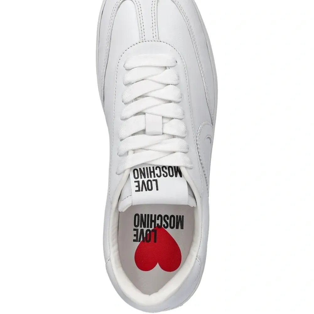 Кроссовки на шнуровке Кроссовки на шнуровке